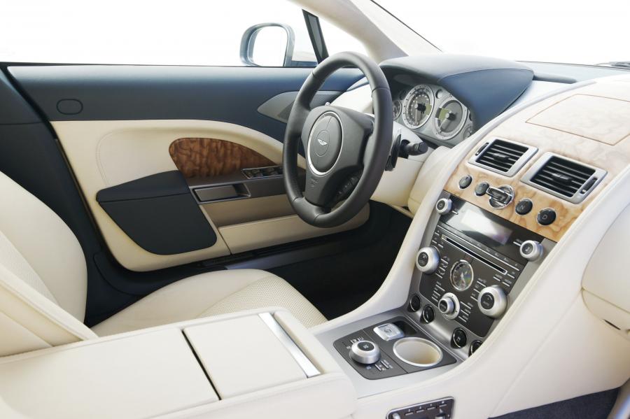 Интерьер Aston Martin Rapide 2010 года  (фото 12 из 190)